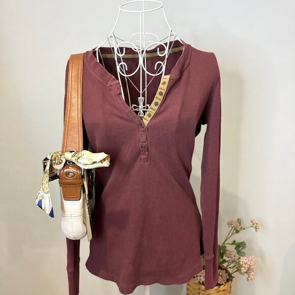 Cute vintage y2k burgundy henley thermal button up long sleeve grunge top - Picture 2 of 6